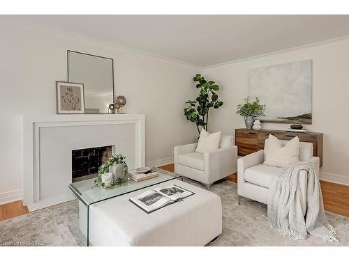 270 Felan Avenue, Oakville, ON - Indoor Photo Showing Living Room