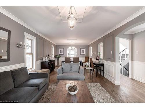 384 Pine Avenue, Oakville, ON - Indoor Photo Showing Living Room