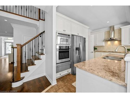 2156 Colonel William Parkway, Oakville, ON - Indoor Photo Showing Kitchen With Double Sink With Upgraded Kitchen