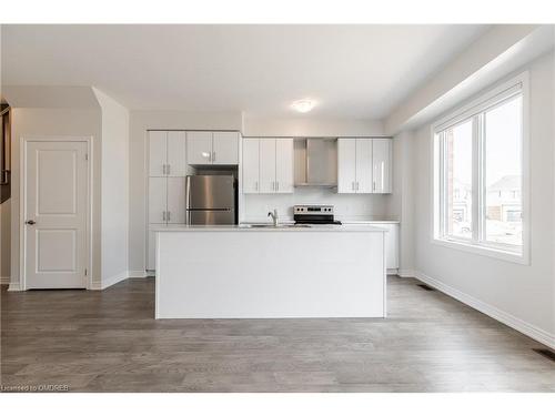 7 Mia Drive, Hamilton, ON - Indoor Photo Showing Kitchen