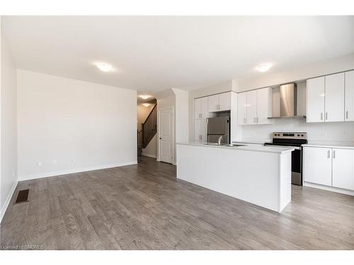 7 Mia Drive, Hamilton, ON - Indoor Photo Showing Kitchen