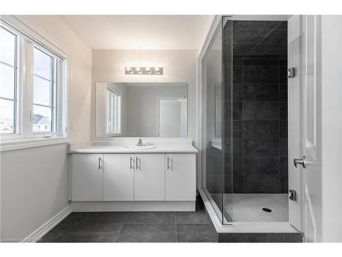 7 Mia Drive, Hamilton, ON - Indoor Photo Showing Bathroom