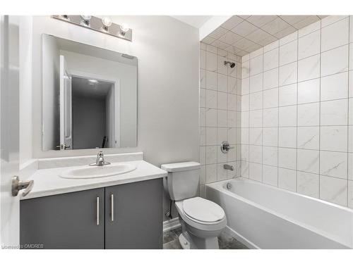 7 Mia Drive, Hamilton, ON - Indoor Photo Showing Bathroom