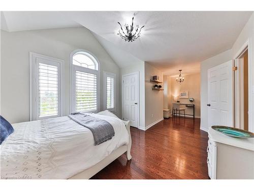 2324 Tesla Crescent, Oakville, ON - Indoor Photo Showing Bedroom