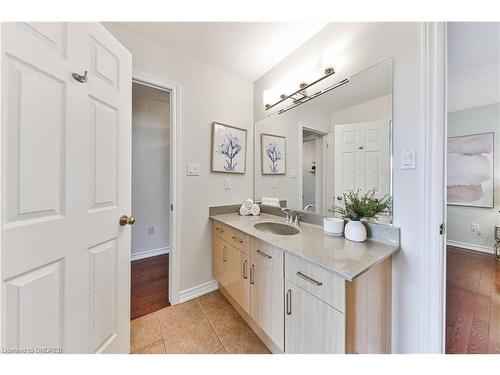 2324 Tesla Crescent, Oakville, ON - Indoor Photo Showing Bathroom