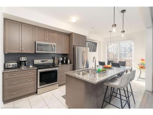 3094 Blackfriar Common, Oakville, ON - Indoor Photo Showing Kitchen With Double Sink With Upgraded Kitchen