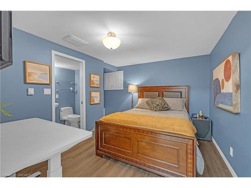 8-177 Main Street W, Grimsby, ON - Indoor Photo Showing Bedroom