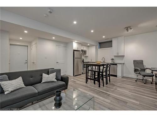 578 Byngmount Avenue, Mississauga, ON - Indoor Photo Showing Living Room