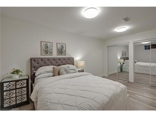 578 Byngmount Avenue, Mississauga, ON - Indoor Photo Showing Bedroom