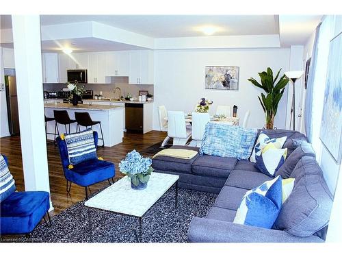 70-77 Diana Avenue, Brantford, ON - Indoor Photo Showing Living Room