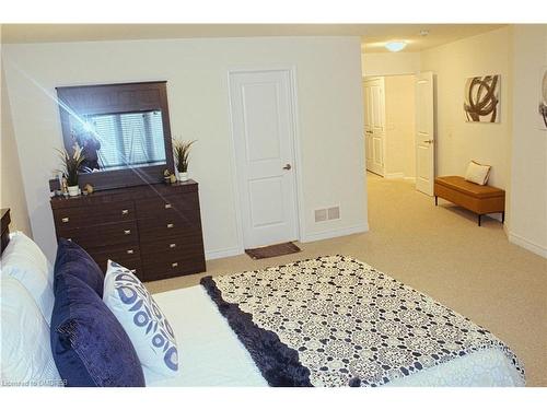 70-77 Diana Avenue, Brantford, ON - Indoor Photo Showing Bedroom