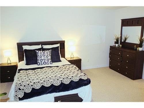 70-77 Diana Avenue, Brantford, ON - Indoor Photo Showing Bedroom