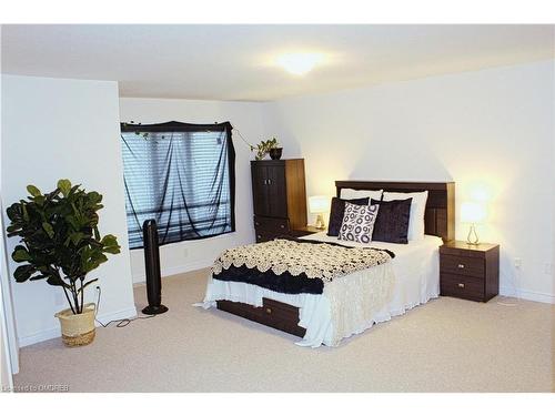 70-77 Diana Avenue, Brantford, ON - Indoor Photo Showing Bedroom