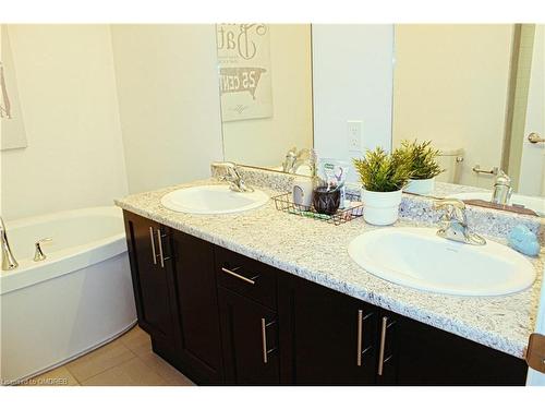 70-77 Diana Avenue, Brantford, ON - Indoor Photo Showing Bathroom