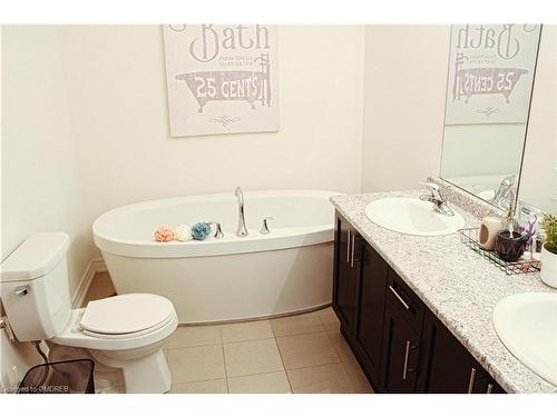 70-77 Diana Avenue, Brantford, ON - Indoor Photo Showing Bathroom