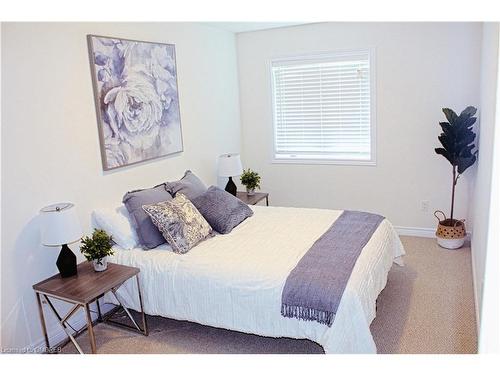 70-77 Diana Avenue, Brantford, ON - Indoor Photo Showing Bedroom