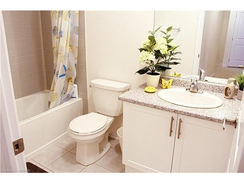 70-77 Diana Avenue, Brantford, ON - Indoor Photo Showing Bathroom