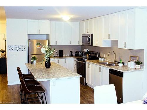 70-77 Diana Avenue, Brantford, ON - Indoor Photo Showing Kitchen With Double Sink