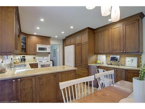 1760 Solitaire Court, Mississauga, ON - Indoor Photo Showing Kitchen