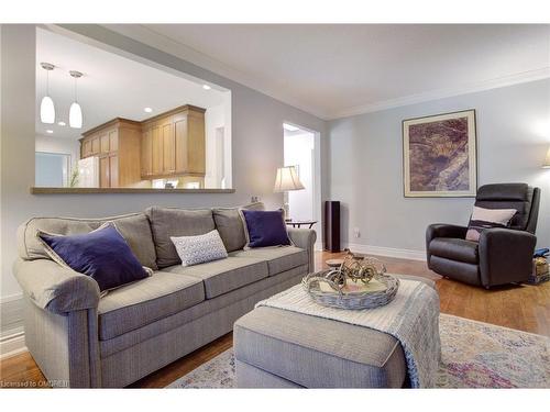 1760 Solitaire Court, Mississauga, ON - Indoor Photo Showing Living Room