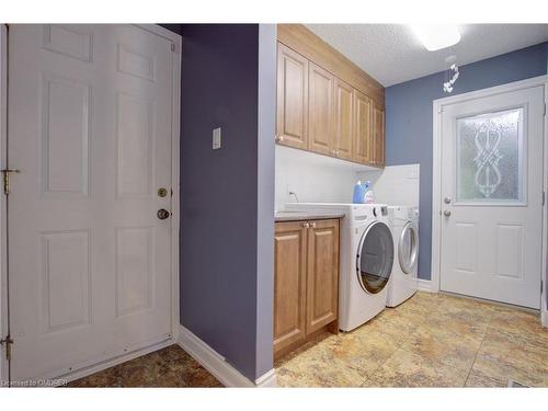 1760 Solitaire Court, Mississauga, ON - Indoor Photo Showing Laundry Room