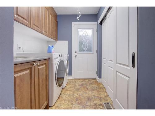 1760 Solitaire Court, Mississauga, ON - Indoor Photo Showing Laundry Room