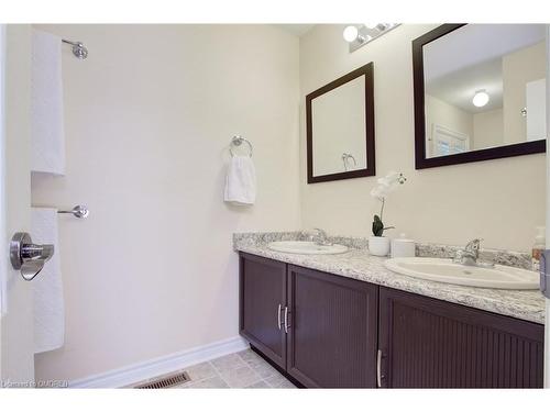 1760 Solitaire Court, Mississauga, ON - Indoor Photo Showing Bathroom