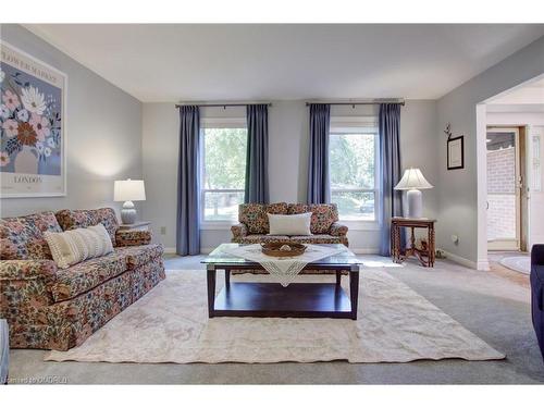 1760 Solitaire Court, Mississauga, ON - Indoor Photo Showing Living Room