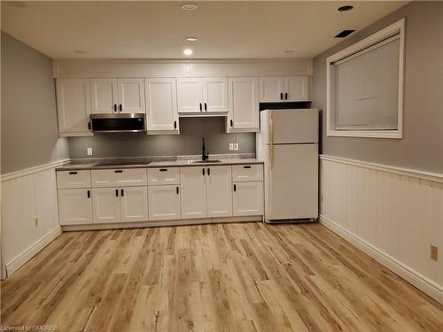 14 Aberdeen Circle, St. Catharines, ON - Indoor Photo Showing Kitchen