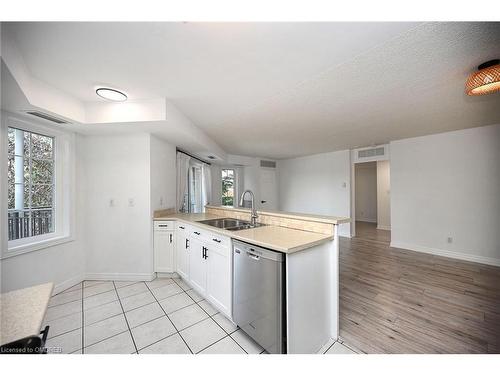 204-2301 Parkhaven Boulevard, Oakville, ON - Indoor Photo Showing Kitchen With Double Sink