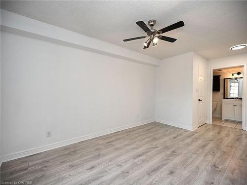 204-2301 Parkhaven Boulevard, Oakville, ON - Indoor Photo Showing Other Room