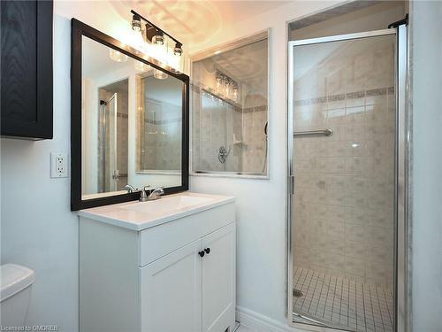 204-2301 Parkhaven Boulevard, Oakville, ON - Indoor Photo Showing Bathroom