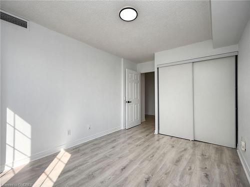 204-2301 Parkhaven Boulevard, Oakville, ON - Indoor Photo Showing Other Room