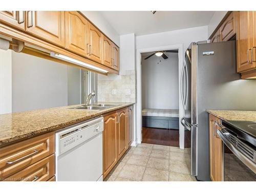 Ph2-40 Old Mill Road, Oakville, ON - Indoor Photo Showing Kitchen With Double Sink