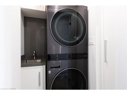 152 Reynolds Street, Oakville, ON - Indoor Photo Showing Laundry Room