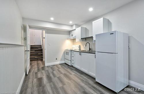 839 Mountain Ash Road, Peterborough, ON - Indoor Photo Showing Kitchen