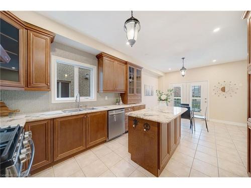 1030 Lonsdale Lane, Oakville, ON - Indoor Photo Showing Kitchen With Double Sink