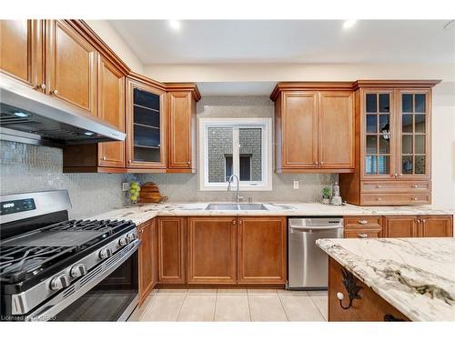 1030 Lonsdale Lane, Oakville, ON - Indoor Photo Showing Kitchen With Double Sink