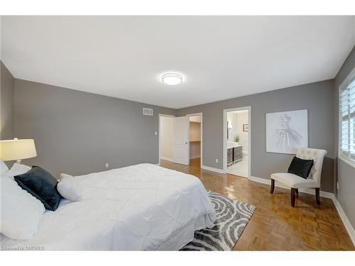 1030 Lonsdale Lane, Oakville, ON - Indoor Photo Showing Bedroom