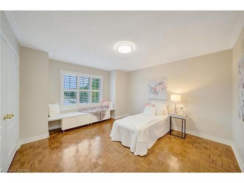 1030 Lonsdale Lane, Oakville, ON - Indoor Photo Showing Bedroom