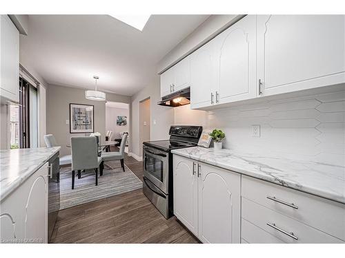 557 Holly Avenue, Milton, ON - Indoor Photo Showing Kitchen