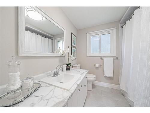 557 Holly Avenue, Milton, ON - Indoor Photo Showing Bathroom