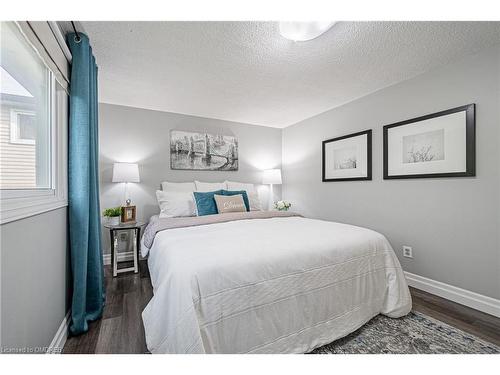 557 Holly Avenue, Milton, ON - Indoor Photo Showing Bedroom