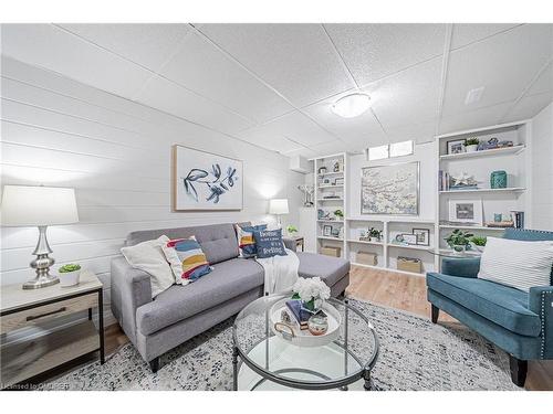 557 Holly Avenue, Milton, ON - Indoor Photo Showing Living Room