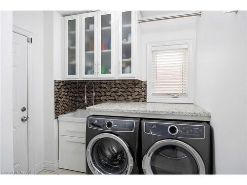 175 Beechtree Crescent, Oakville, ON - Indoor Photo Showing Laundry Room