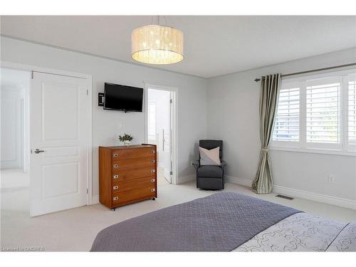 175 Beechtree Crescent, Oakville, ON - Indoor Photo Showing Bedroom