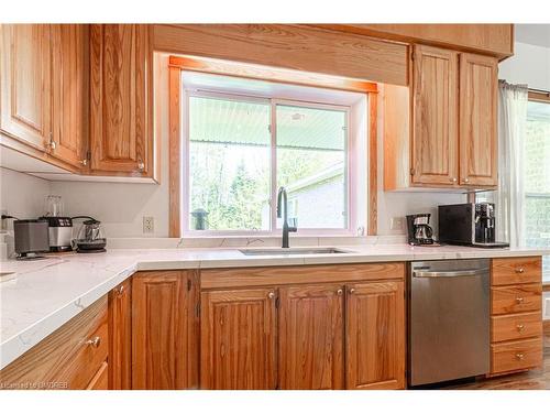 146 Oke Drive, Burk'S Falls, ON - Indoor Photo Showing Kitchen