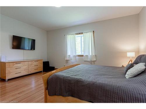 146 Oke Drive, Burk'S Falls, ON - Indoor Photo Showing Bedroom