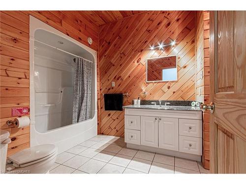 146 Oke Drive, Burk'S Falls, ON - Indoor Photo Showing Bathroom