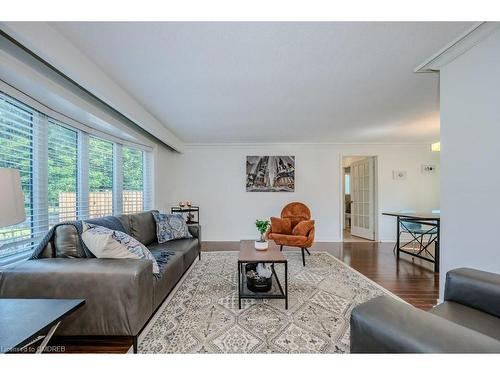 532 Churchill Avenue, Milton, ON - Indoor Photo Showing Living Room